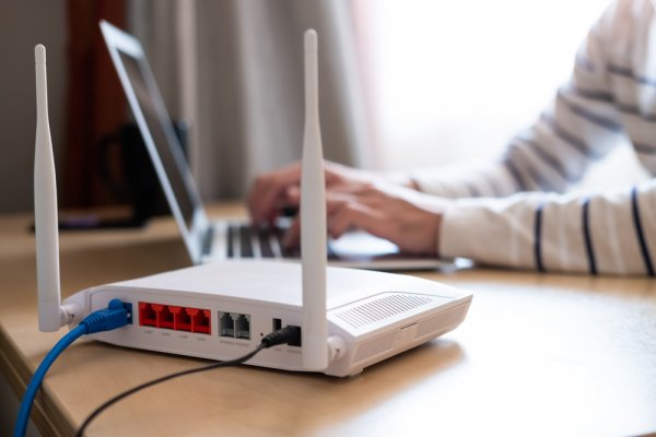 4 Manfaat Memasang Wi-Fi di Rumah, Bisa Internetan Sepuasnya!